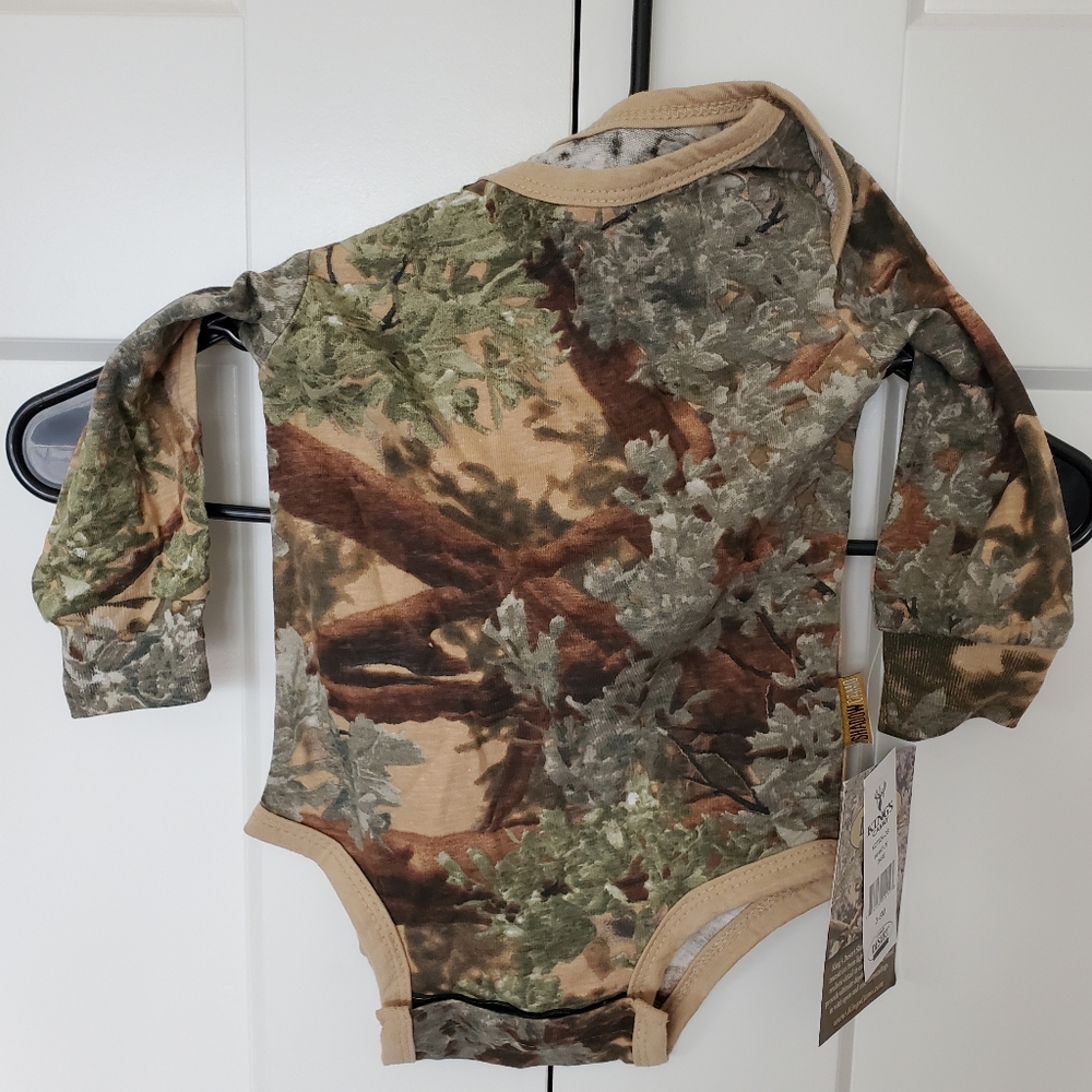 Kings camo 3-6 onsie New with tags